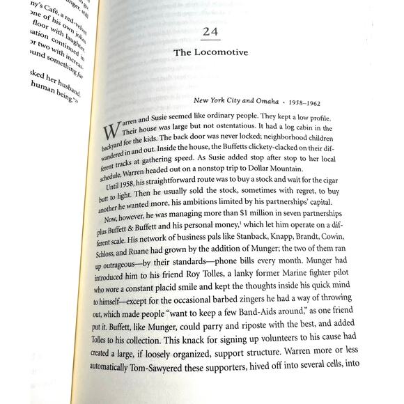 The Snowball Warren Buffett Biography by Alice Schroeder Hardcover 2008 Bantam - Picture 7 of 8